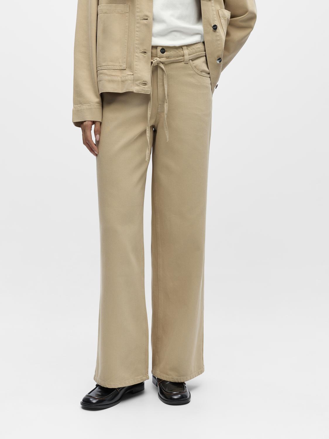 model_shot-front